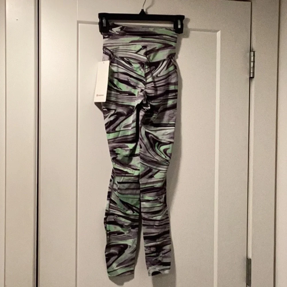 NWT Lululemon Size 2 Base Pace‎ HR Tight 25”